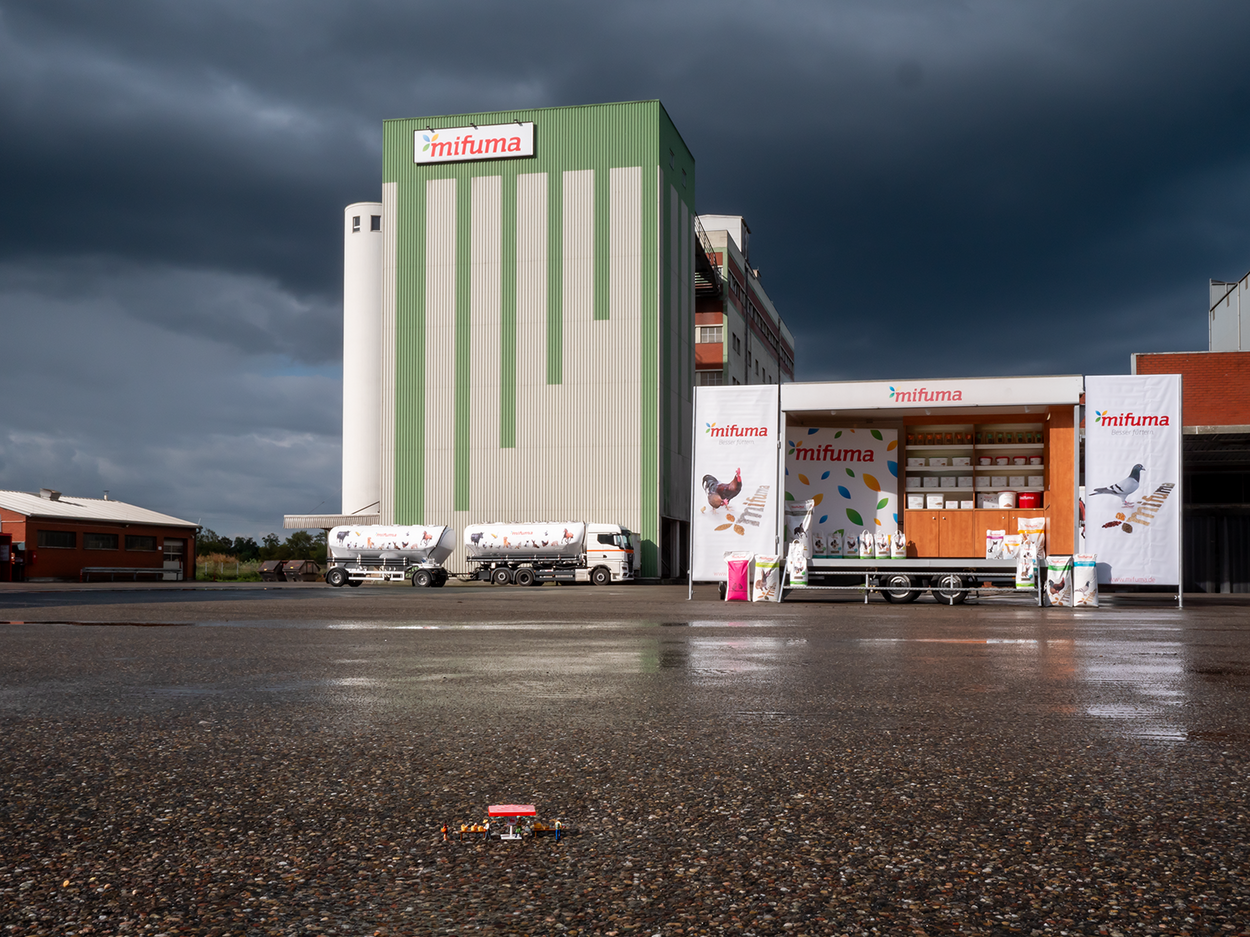 Little Mifuma Sales Stand